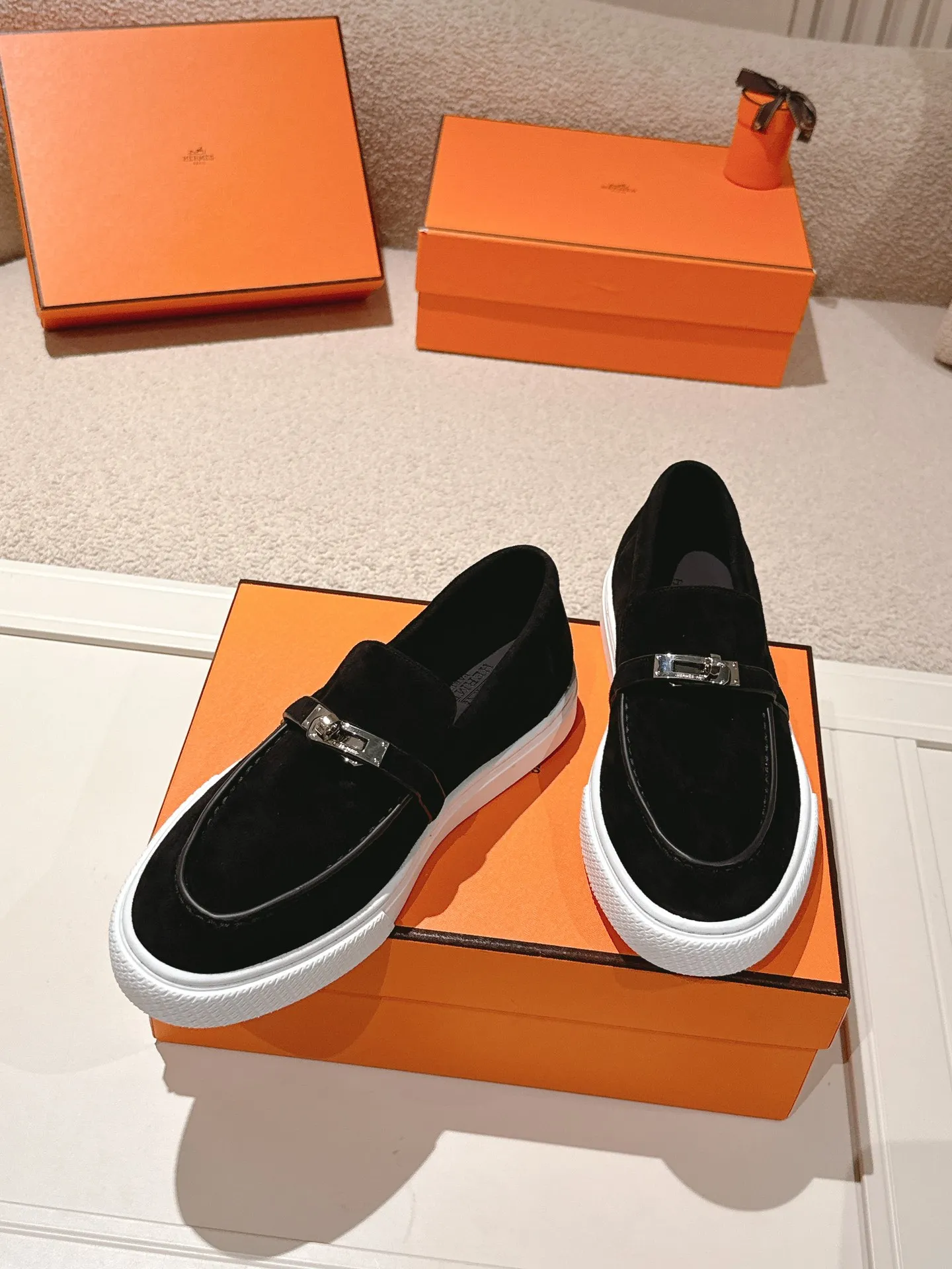 Men's shoes 💰640💰 Hermes# New Kelly buckle thick-soled loafers. Upper: cowhide/suede material. Lining: sheepskin lining. Outsole: exclusive molded outsole. Size: women's size 35-40, men's size 39-45 (female 41/male 46 customized, non-refundable)